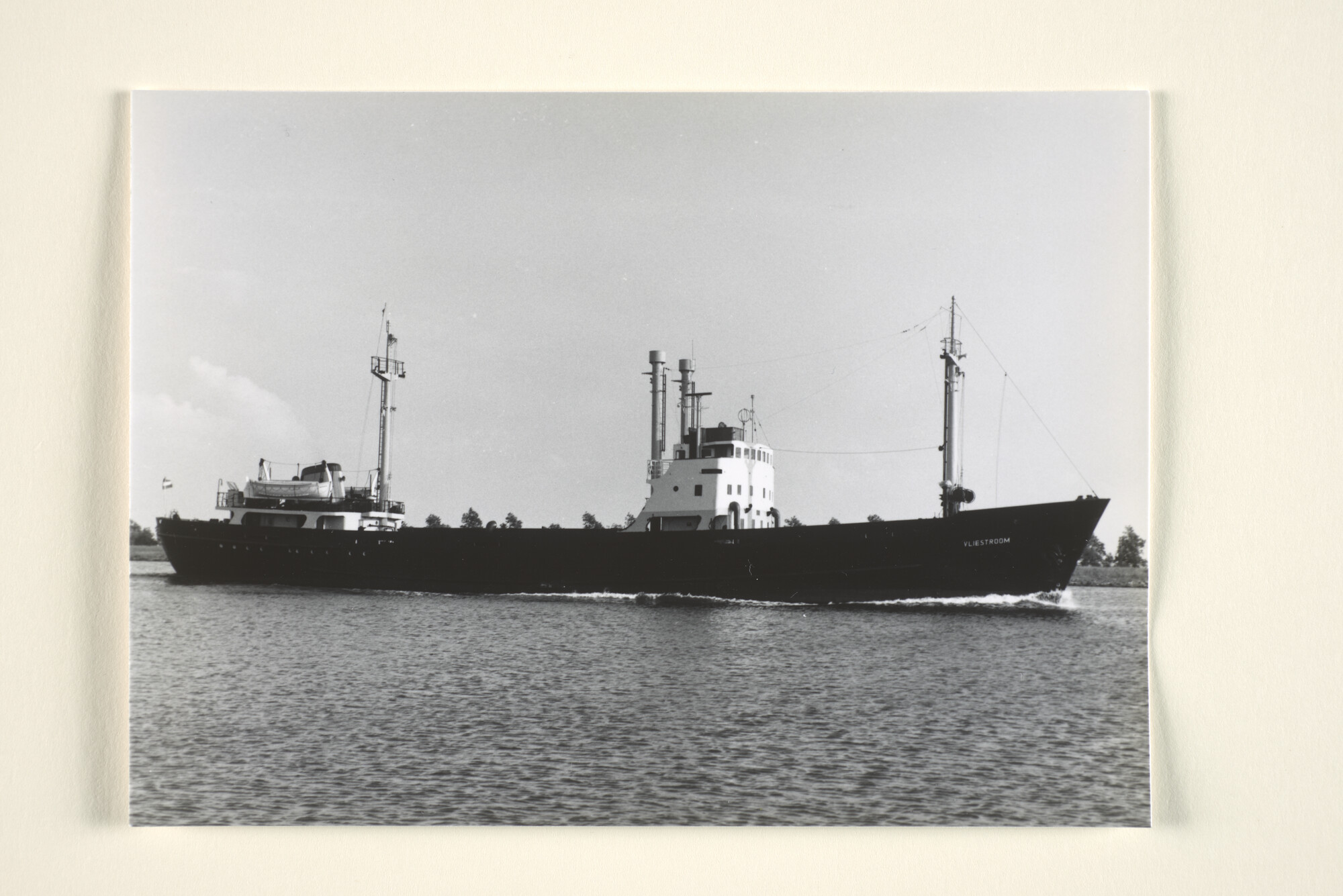 1995.6359; Het vrachtschip ms. Vliestroom van de Hollandsche Stoomboot Maatschappij [...]; foto