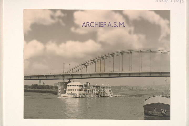 S.5219(12)0173; Foto's van de proeftocht van de bij de ASMgebouwde Braziliaanse hekwieler 'Irineu Evangelista' bij vertrek van de ASM; fotoreportage