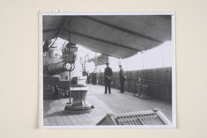 1994.6334; Reproductiefoto's, deels gemaakt aan boord, van het pantserschip Hr.Ms. Jacob van Heemskerck; fotoreportage