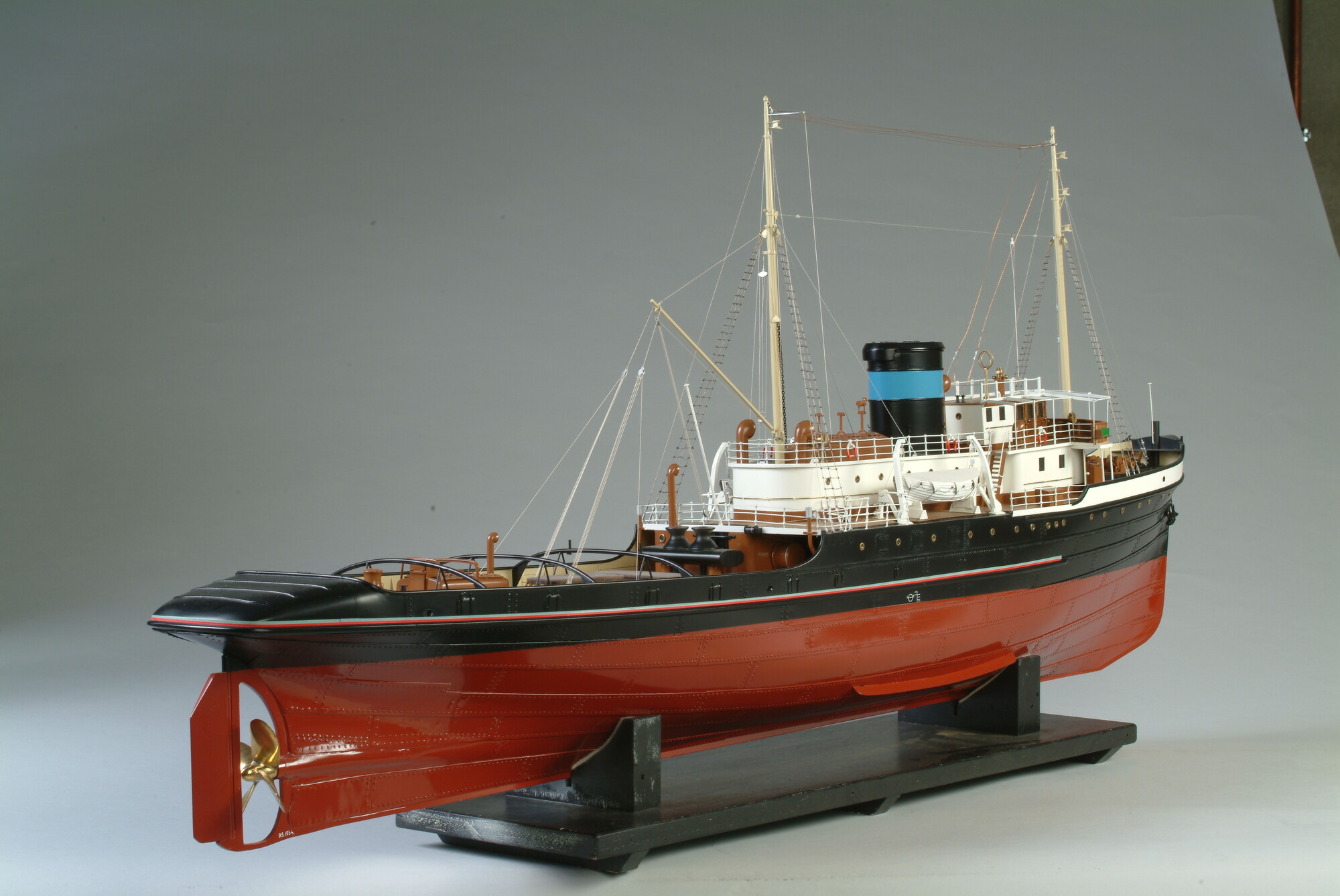 RS.1534; Model van de motorsleepboot Zwarte Zee III; scheepsmodel