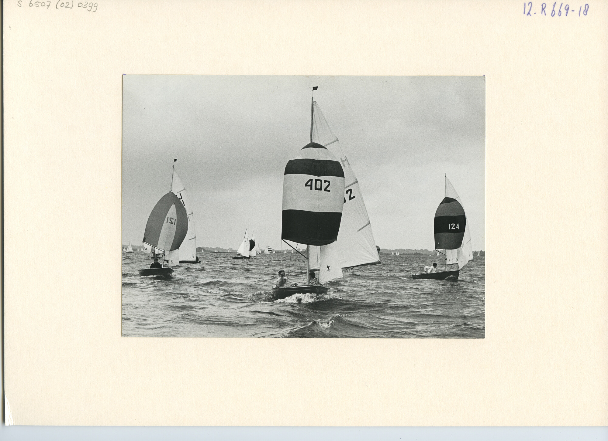 S.6507(02)0399.04; Zwart-wit foto van de Hollandweek I 1964: de Flying Junior-klasse; foto