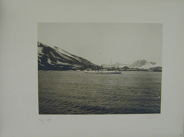 S.3986(02); Album met foto's door de passagiers van het ss. Ile de France; fotoalbum