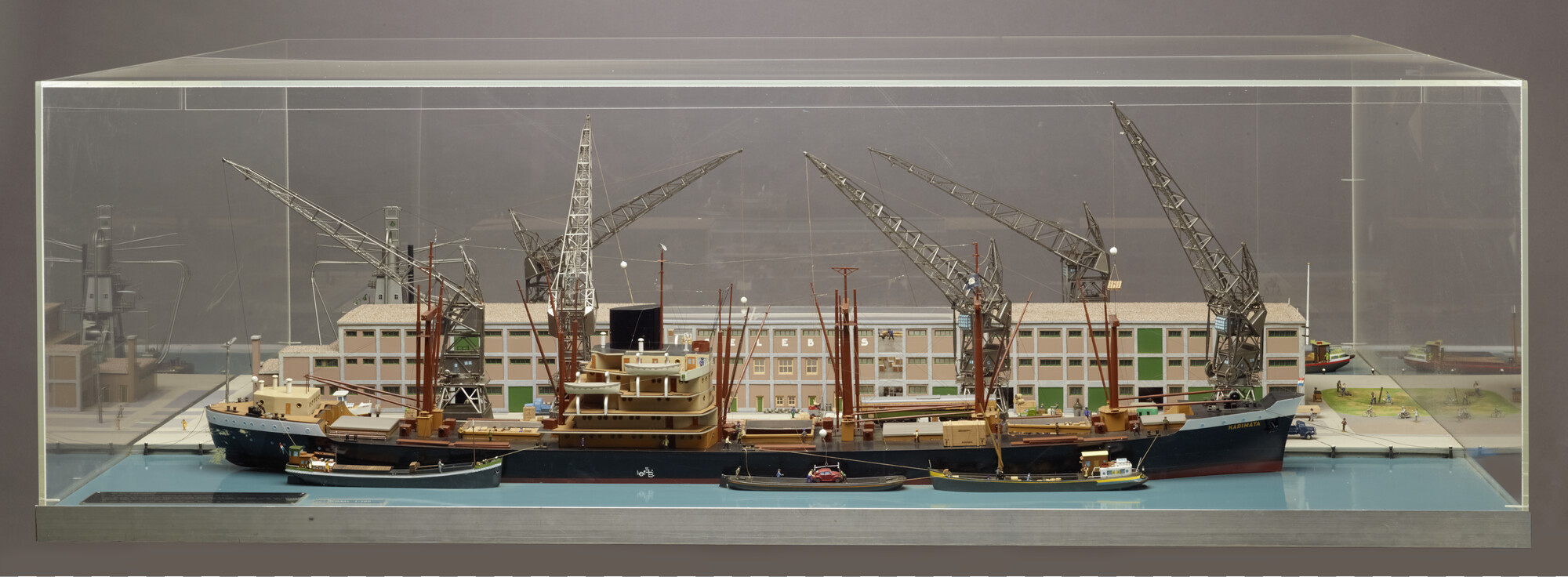 RS.1721; Maquette van het haventerrein van de Stoomvaart Maatschappij 'Nederland'; maquette
