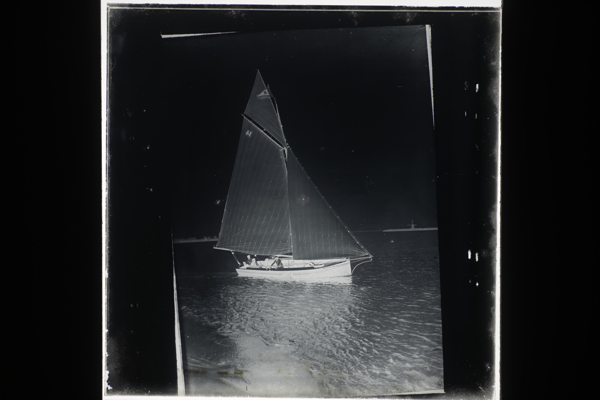 2014.0606; Vijftig lantaarnplaatjes met afbeeldingen van de Nederlandse watersport 1900-1935; lantaarnplaatje