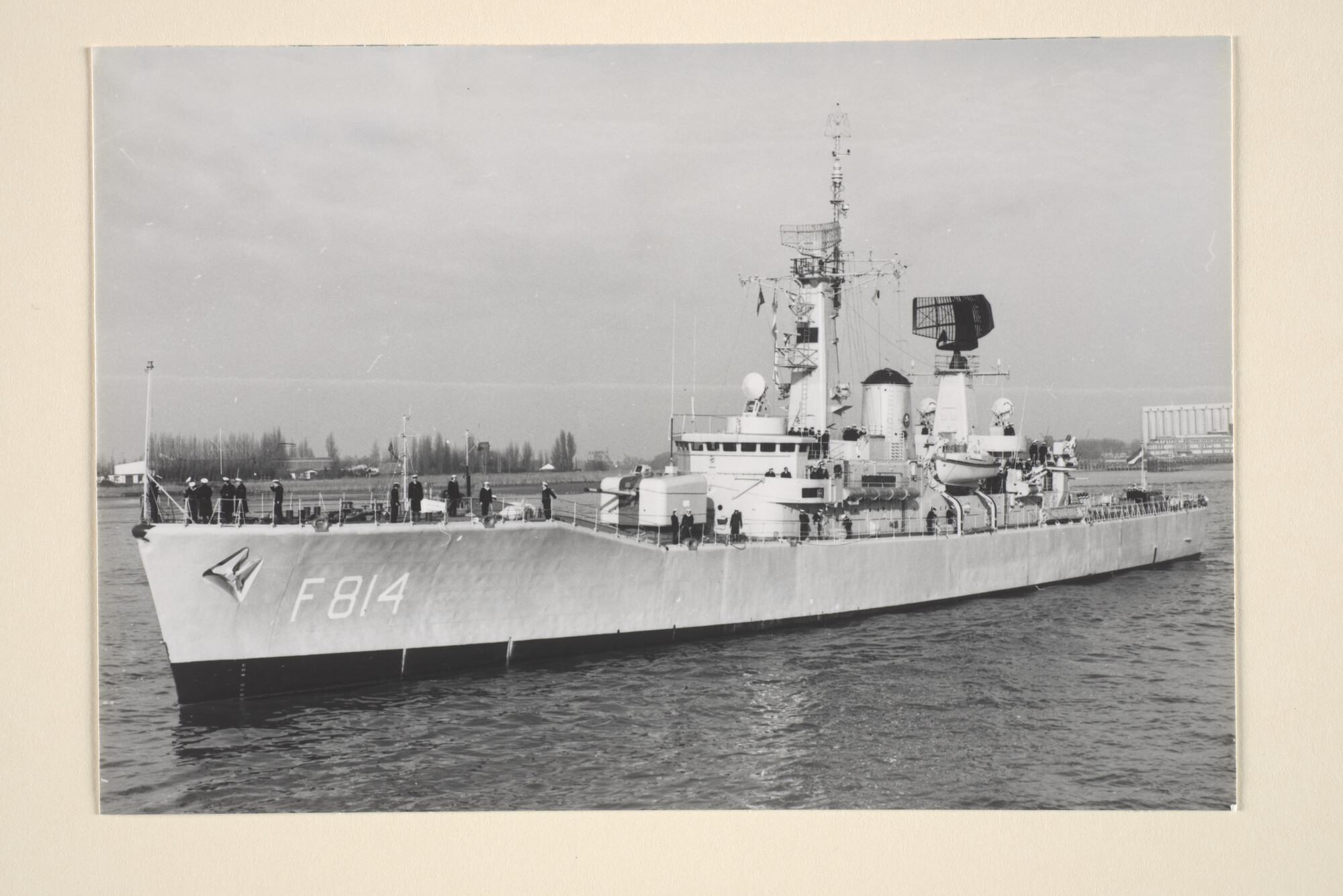 1996.3044; Het fregat Hr.Ms. Isaac Sweers (F 814) gezien bij aankomst in Antwerpen [...]; foto
