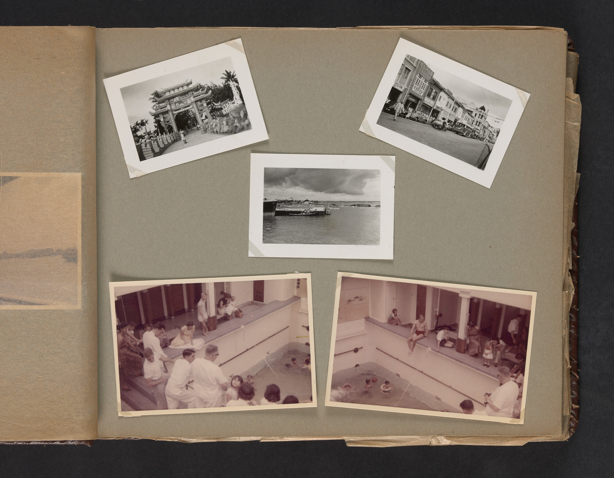 2019.0671; Fotoalbum van het echtpaar Jan van der Meer Mohr en Johanna van der Meer Mohr-van Ruler van hun reis op ms. Oranje van Tandjong Priok naar Amsterdam tussen 18 december 1953 en 7 januari 1954; fotoalbum
