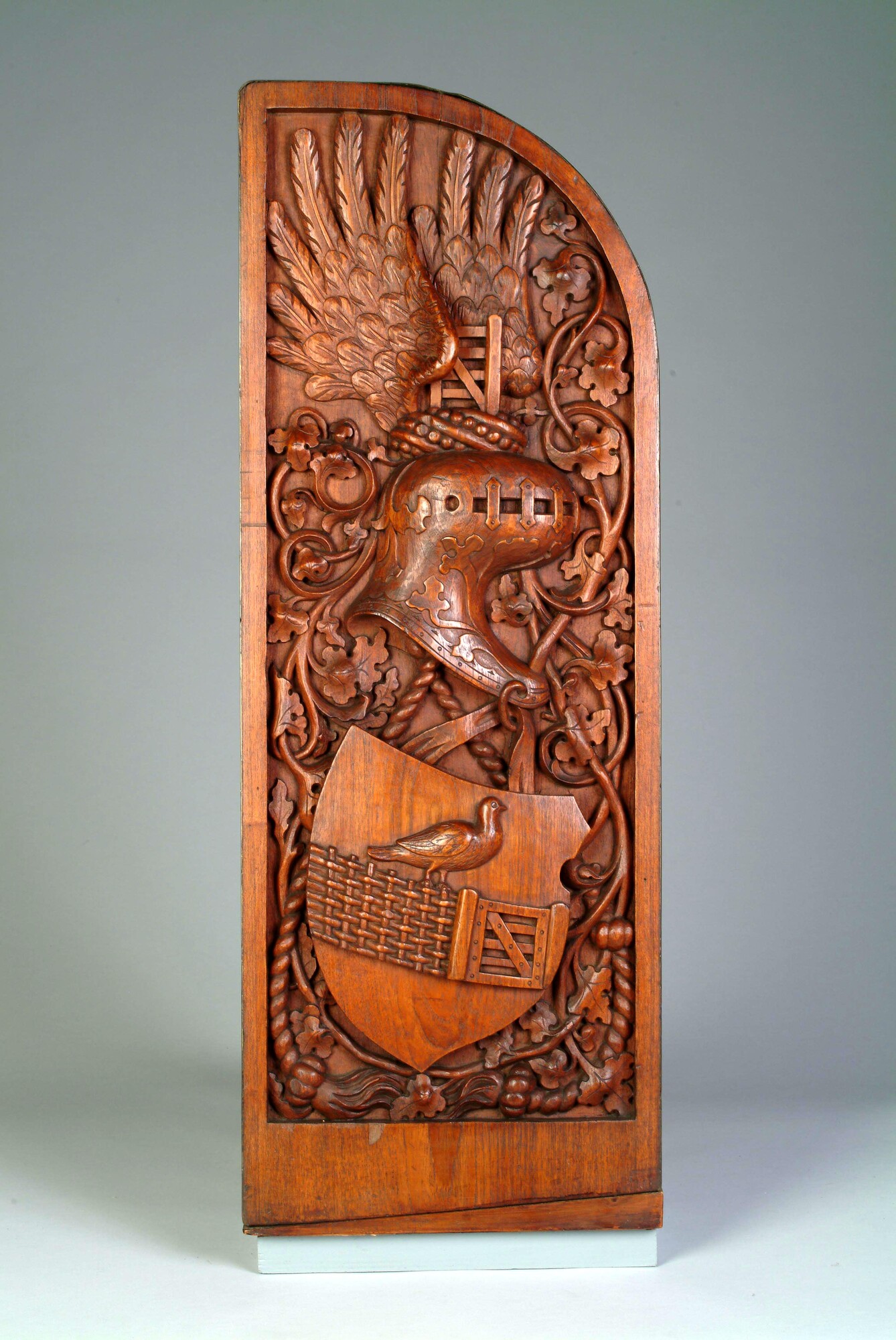 S.0095(05)4; Valreepsbord afkomstig van het pantserschip 'Piet Hein'; boordversiering