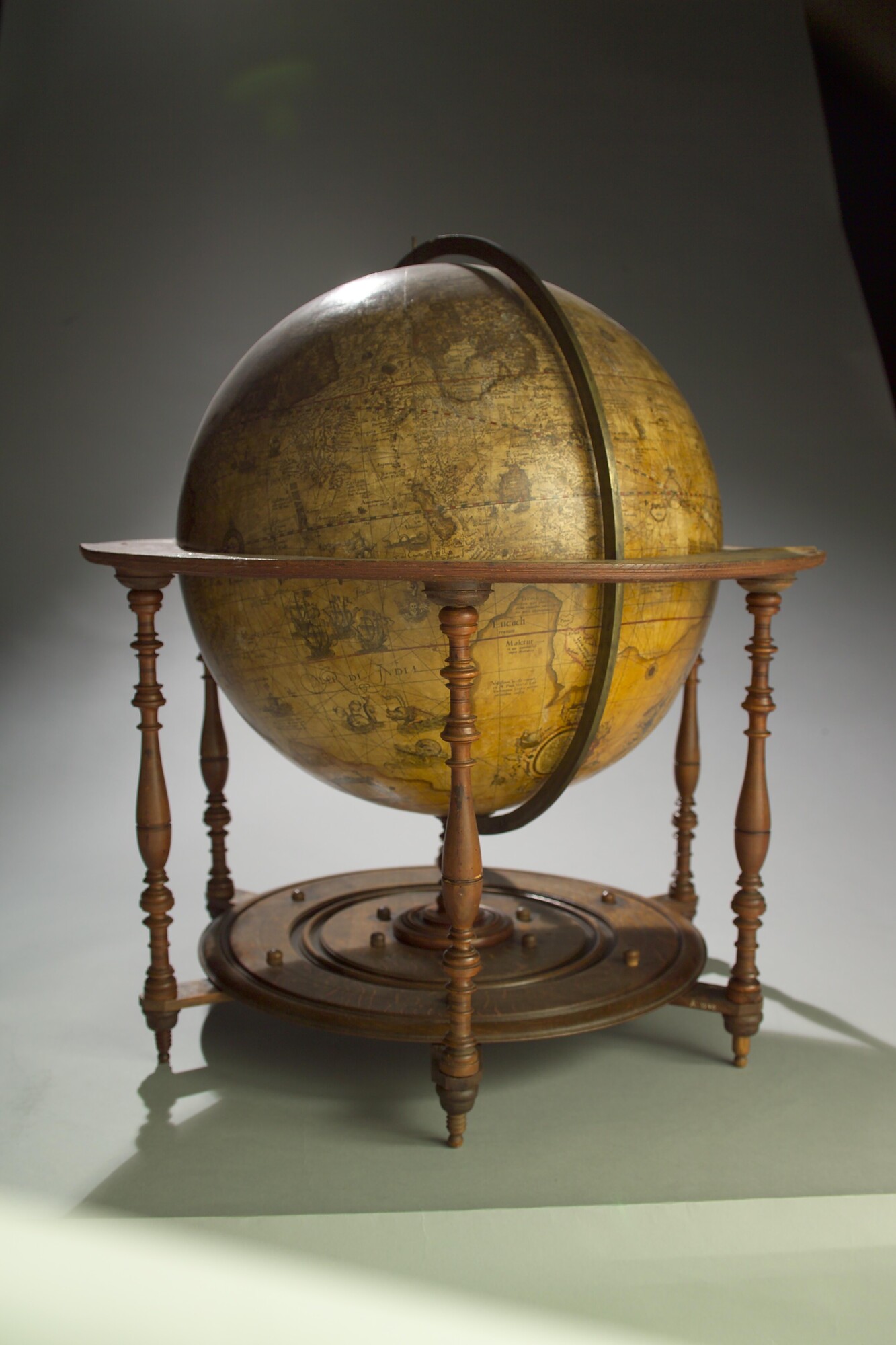 A.1140; Aardglobe van 52,5 cm doorsnede door Jacob Floris van Langren, 1589; globe