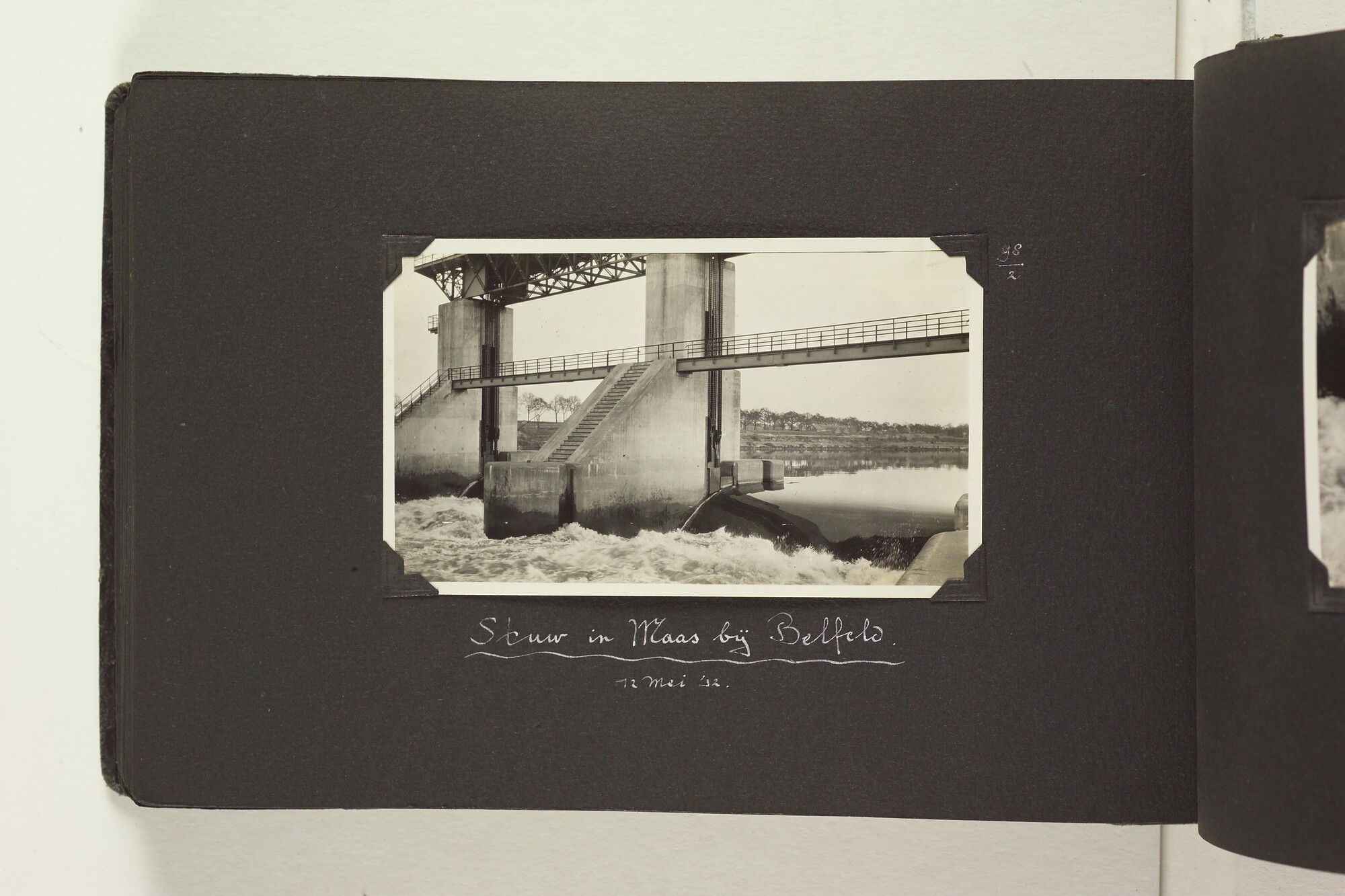 S.6156(06)l; Fotoalbum l) uit een serie van veertien uit de Collectie Job over zijn reizen met ss. 'Stuyvesant' en 'Venezuela' van de KNSM [...]; fotoalbum