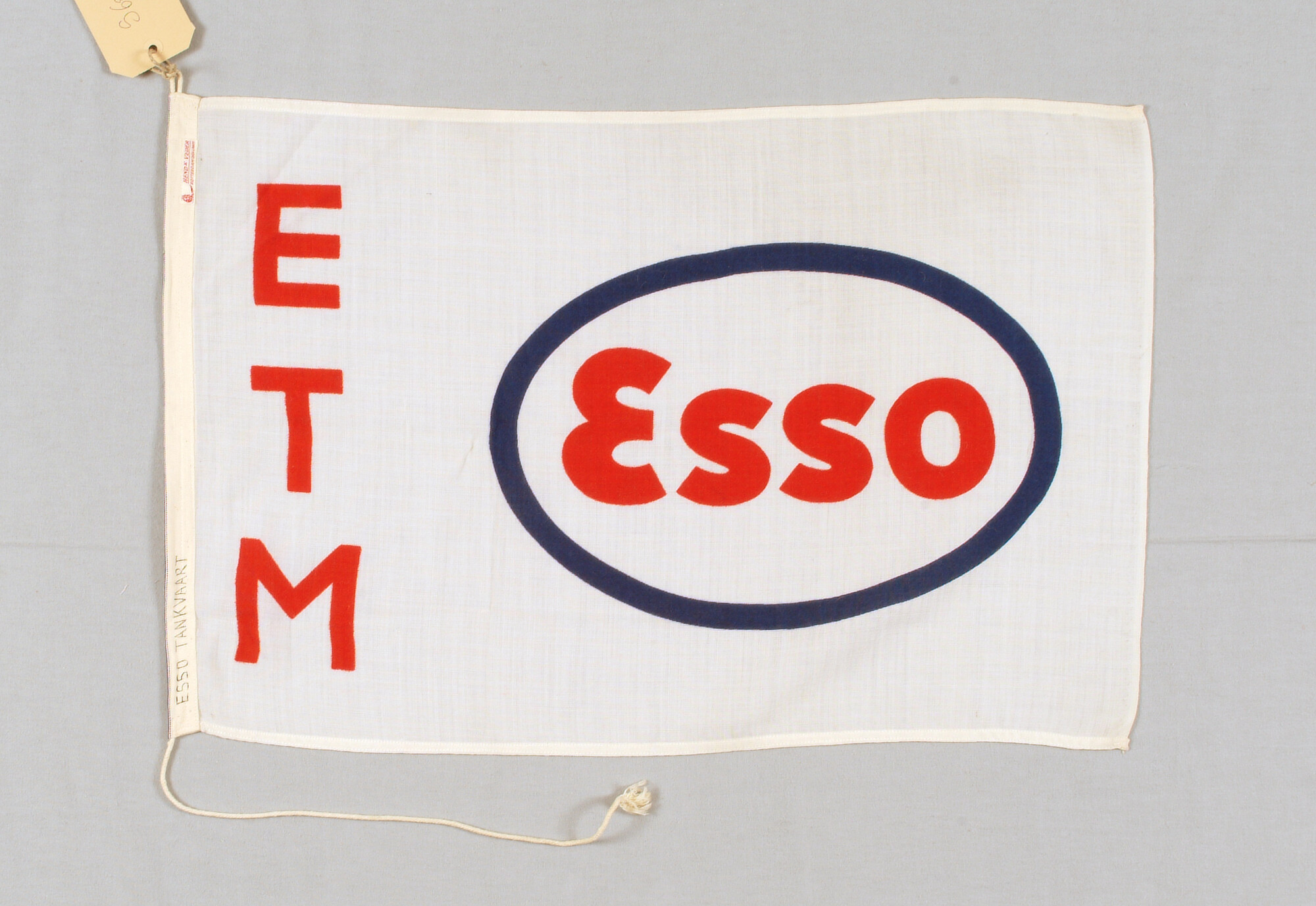 S.6872(039); Rederijvlag van de ESSO Tankvaart Maatschappij B.V. te 's Gravenhage; vlag
