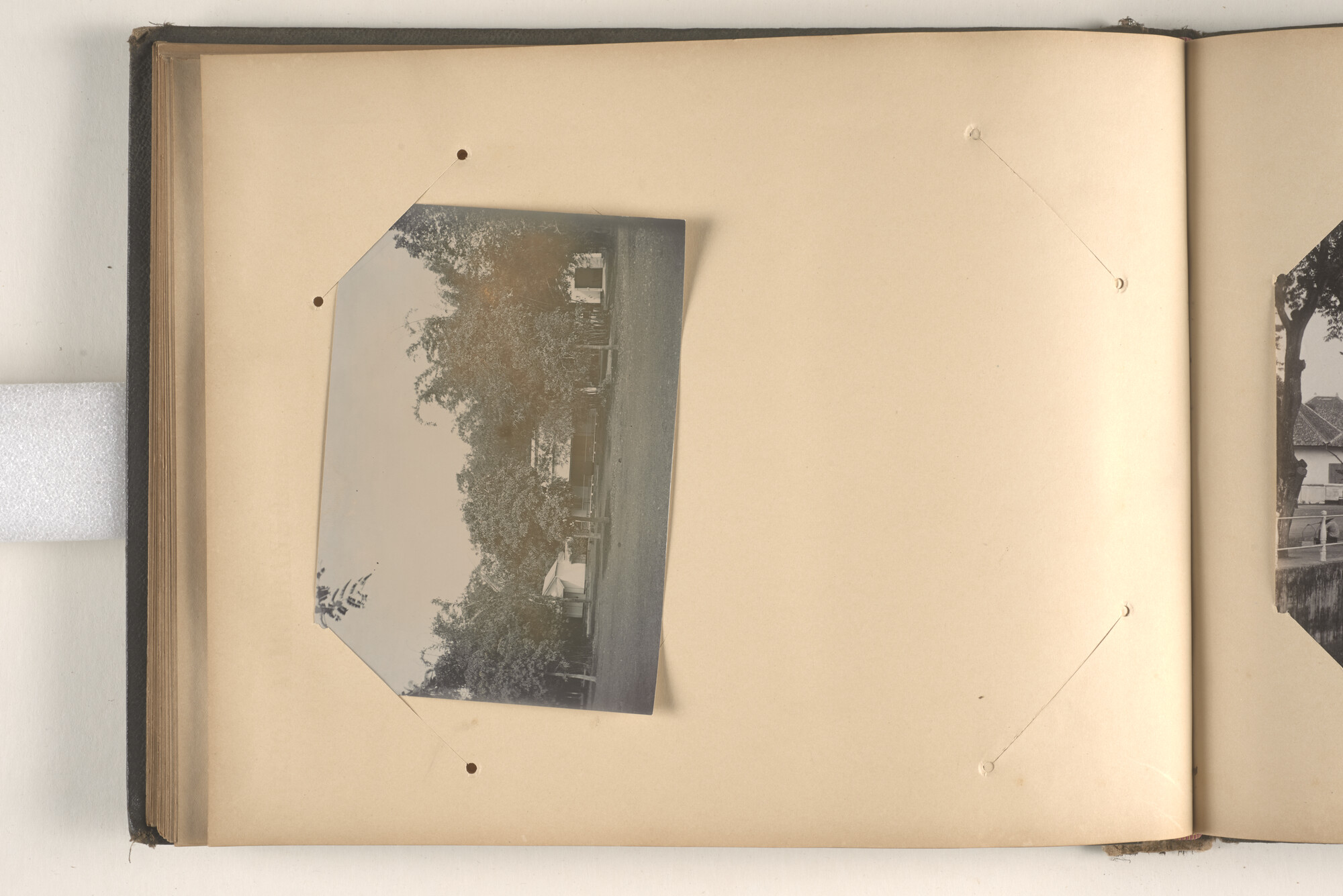 2015.0862; Fotoalbum met souvenirfoto’s verzameld tijdens de reizen van James Reginald Filz, 18 oktober 1901 t/m september 1904; fotoalbum