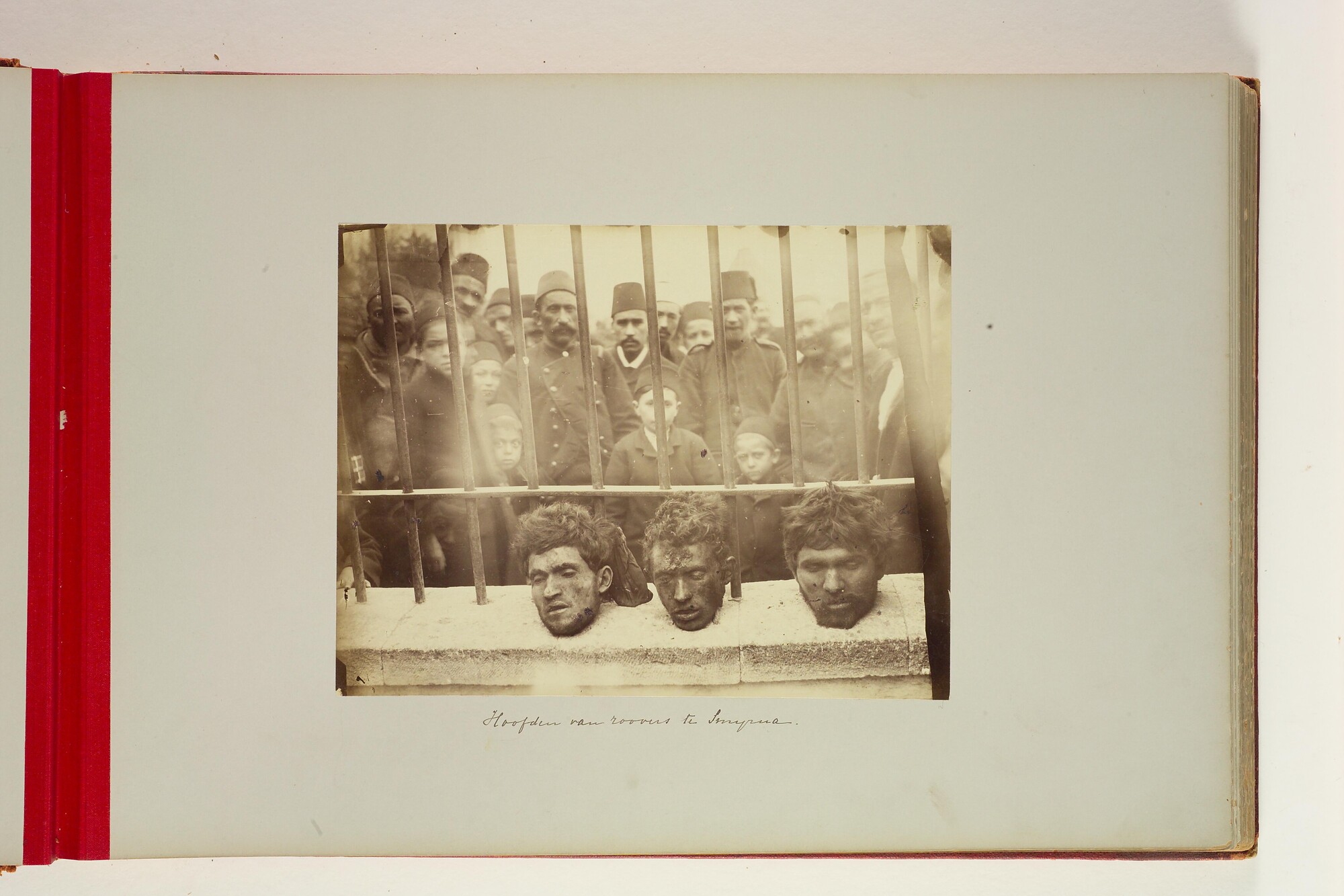 1994.2025; Album nr.2 van Hendrik de Booy met fotos, aantekeningen en documenten van [...]; fotoalbum