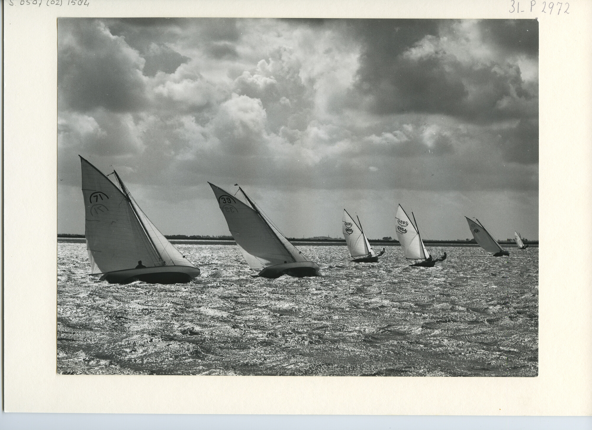 S.6507(02)1584.02; Zwart-wit foto van Zeilkampioenschappen 1962 op het Sneekermeer; foto