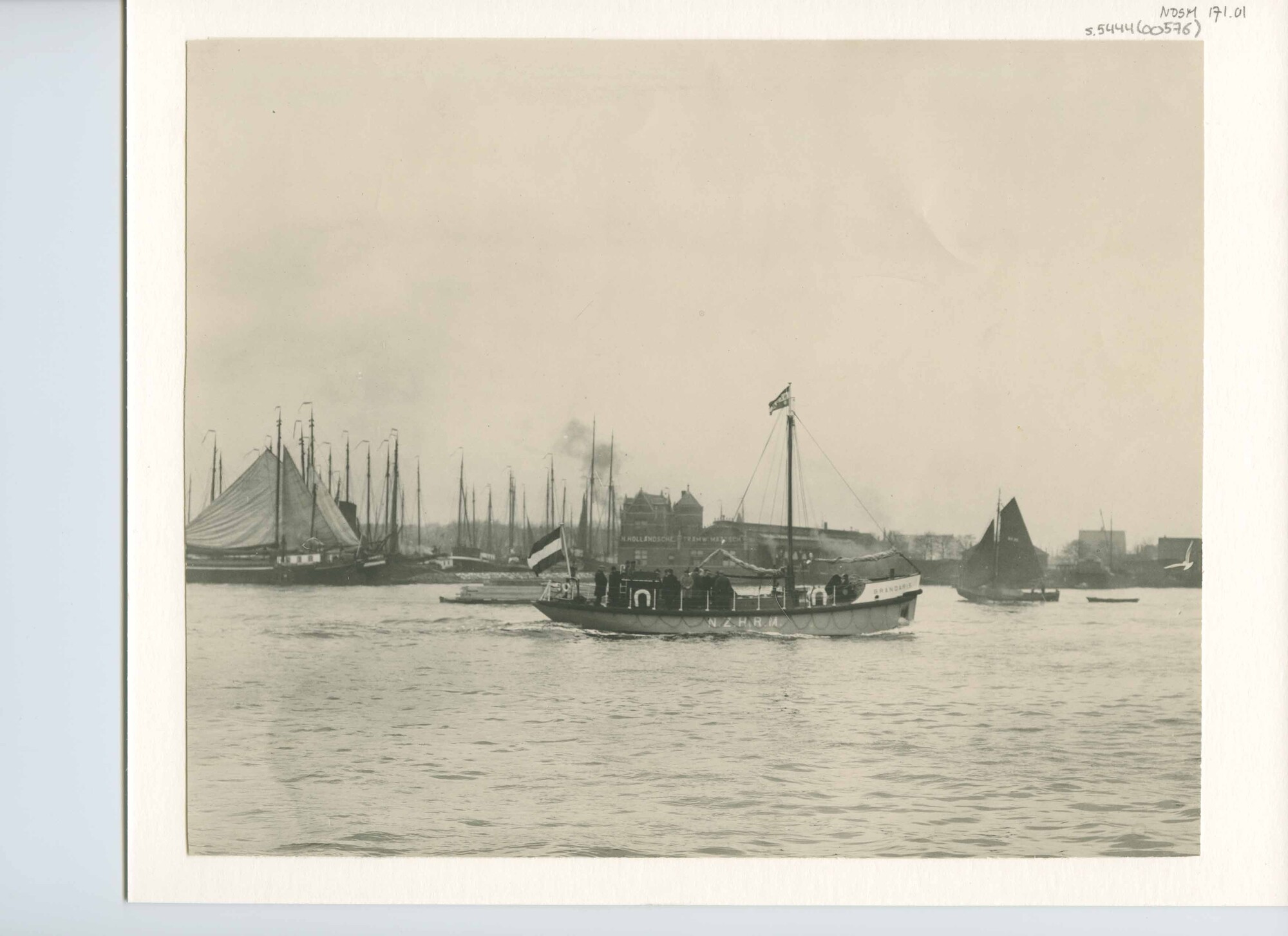 S.5444(0576); Foto van de motorreddingboot Brandaris van de NZHRM ; foto
