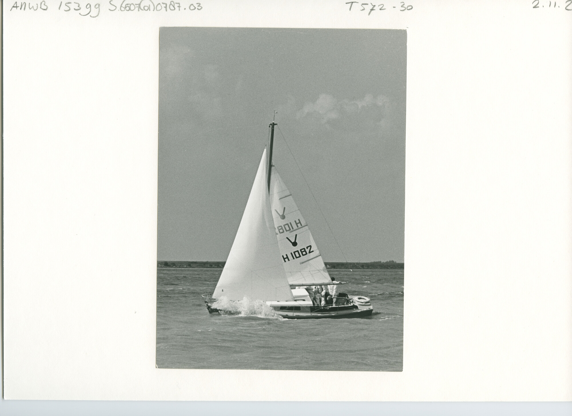 S.6507(01)0787.03; Foto van de Trintel-wedstrijd 1966 voor RORC-gemeten jachten op het IJsselmeer bij flinke bries; foto