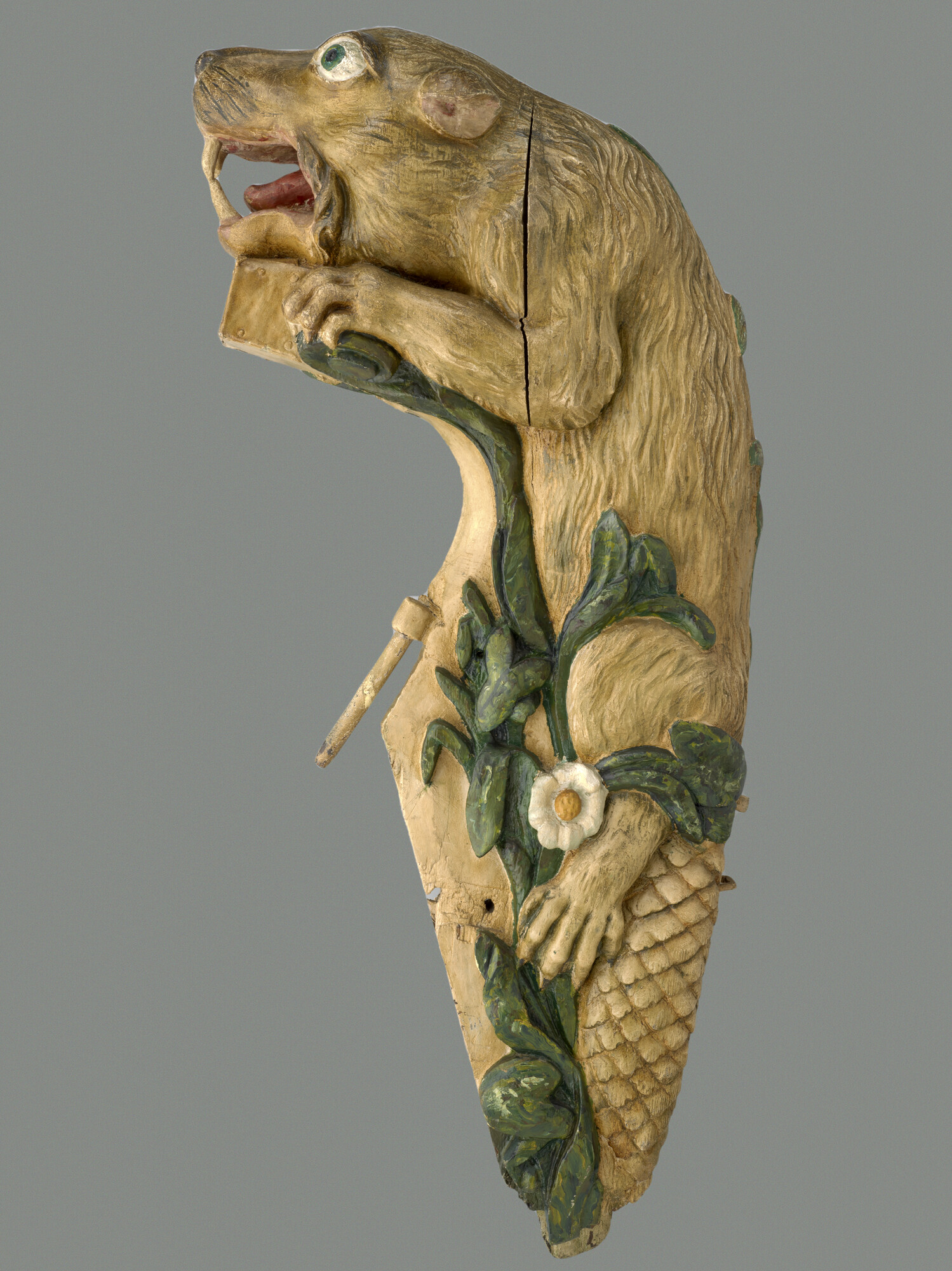 S.2350(03); Roer(kop), voorstellend een opklimmende bever; roerversiering