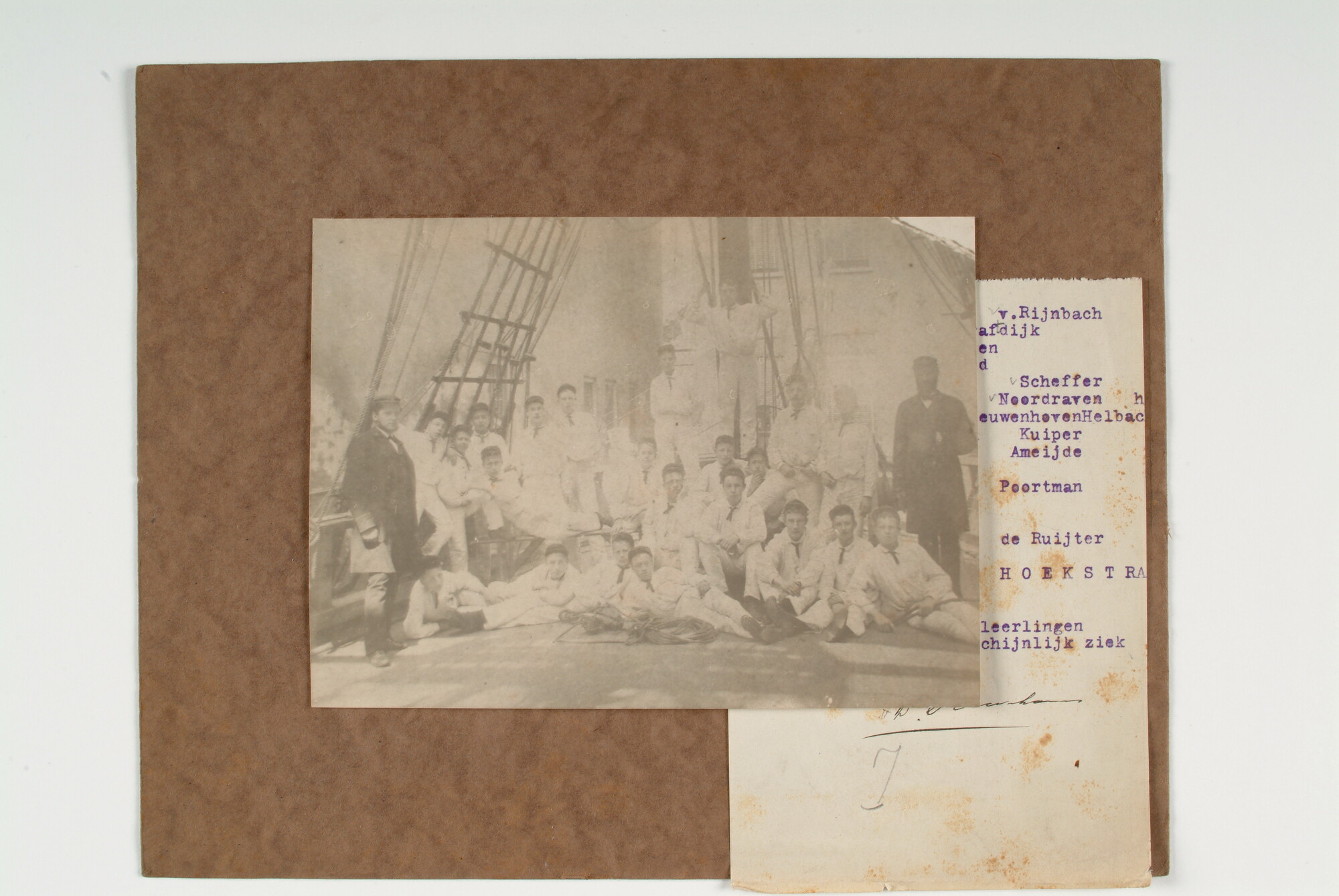 S.7143(1226)a; Klassenfoto van de leerlingen van groep 1889-1892 van de Kweekschool voor de Zeevaart te Amsterdam; foto