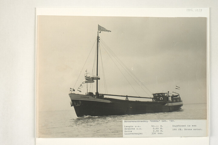1994.1039; (Voorheen) Album met fotos van bij Scheepswerf Van Goor Monnickendam; fotoalbum