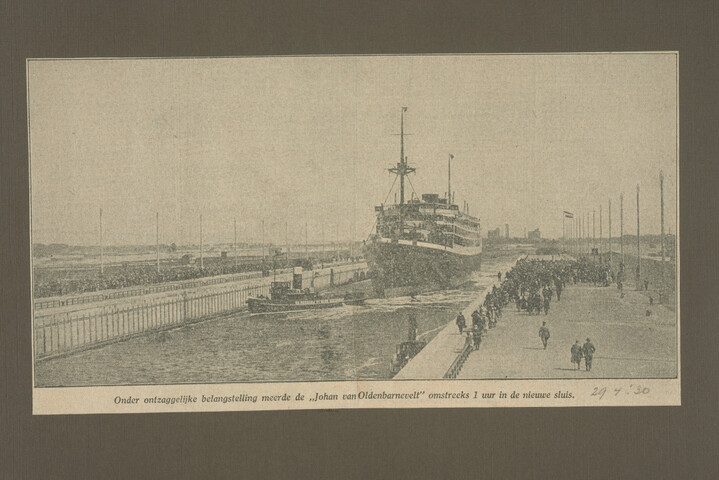 2001.1755; Omslag met vele foto's en knipsels van meest bergingsactiviteiten door Reederij v/h Gebroeders Goedkoop te Amsterdam in de periode 1929 / 1949; omslag