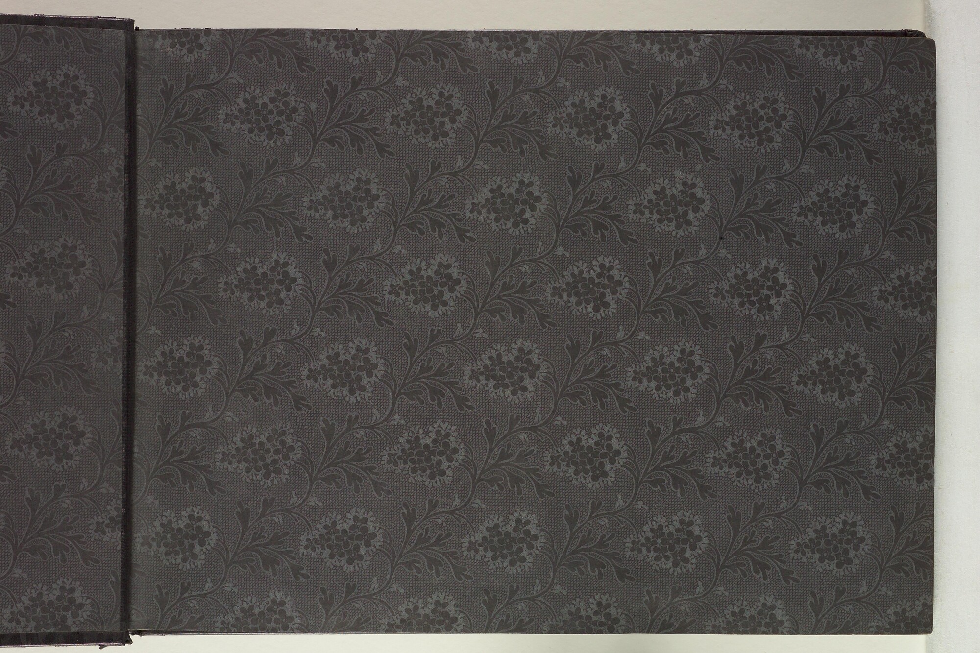 S.5548(091); Persoonlijk album van J.D. van Schooten met foto's aan boord van het ss. Tjikini; fotoalbum