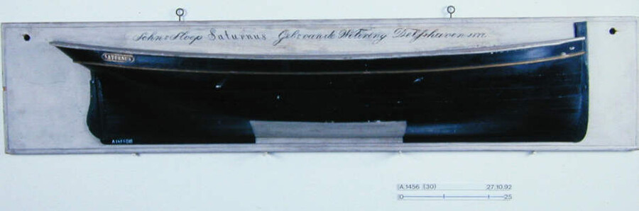 A.1456(30); Halfmodel van de schoenersloep Saturnus; scheepsmodel