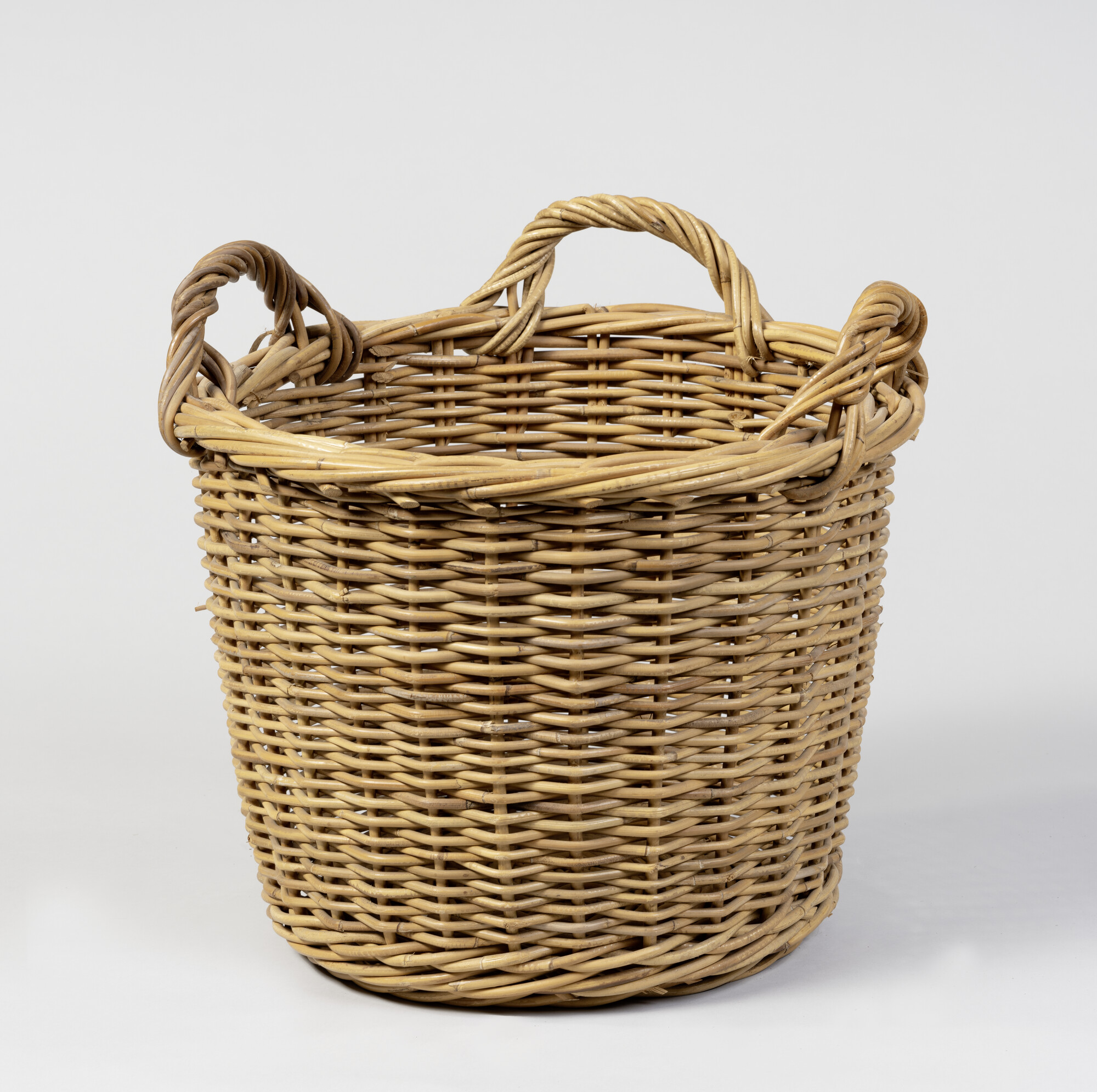 S.5938(02)c; Gevlochten haalmand met twee handgrepen; mand