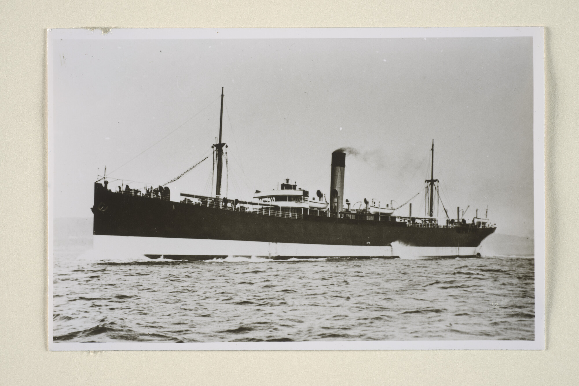 1995.1747; Het vrachtschip ss. 'Banda' van de SMN op zee; foto