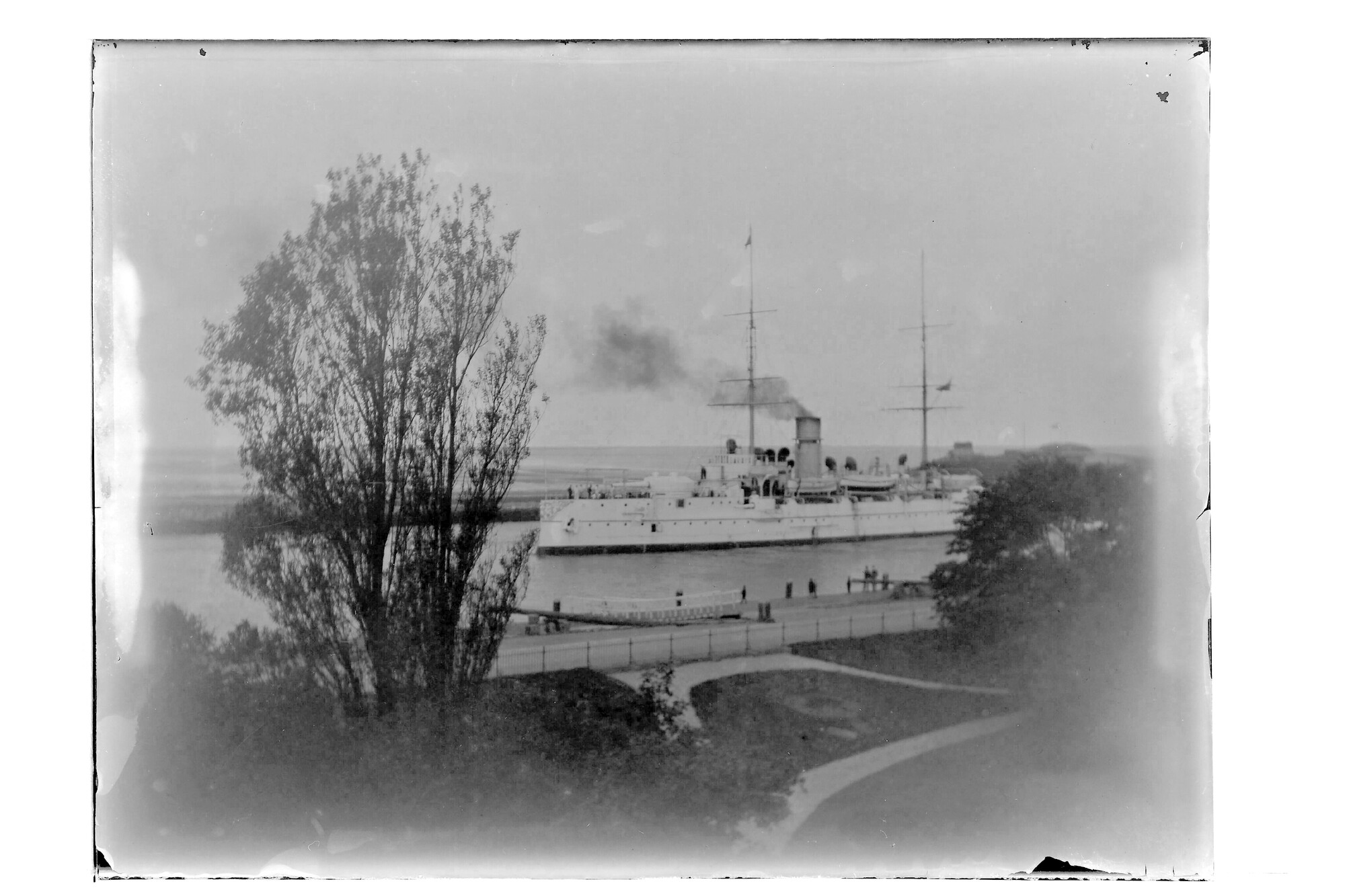 S.3319(217)a; Het pantserschip Hr.Ms. 'Marten Harpertsz Tromp' in Den Helder; negatief