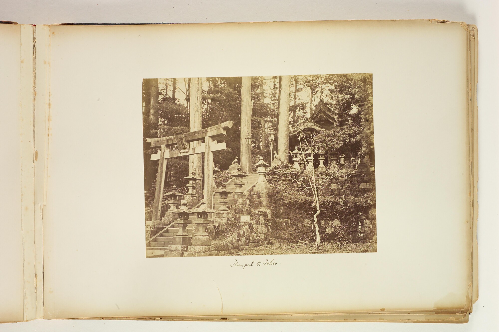 1994.2027; Album nr.4 van Hendrik de Booy met foto's, prenten en documenten van Japan; fotoalbum