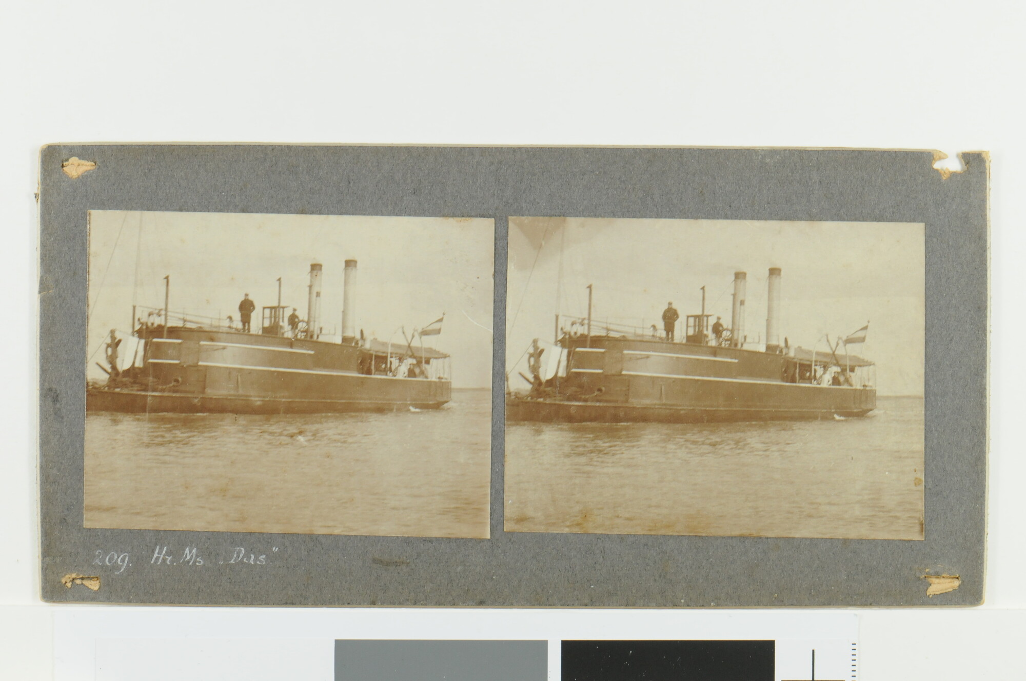 S.4834(01)69; Eén van een serie van negen stereofoto's gemaakt tijdens de reis met Hr.Ms. 'Das'; foto