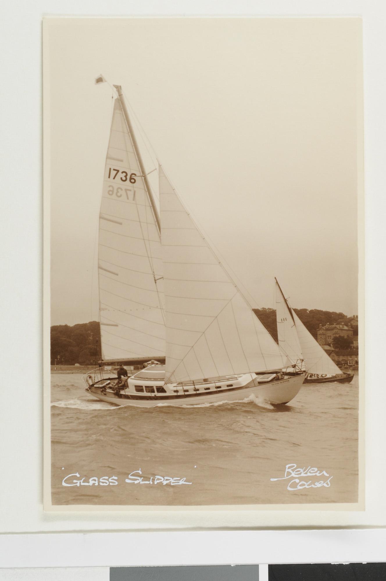1993.0607; Het zeiljacht 'Glass Slipper' (zeilno.: 1736), varende met halve wind; foto