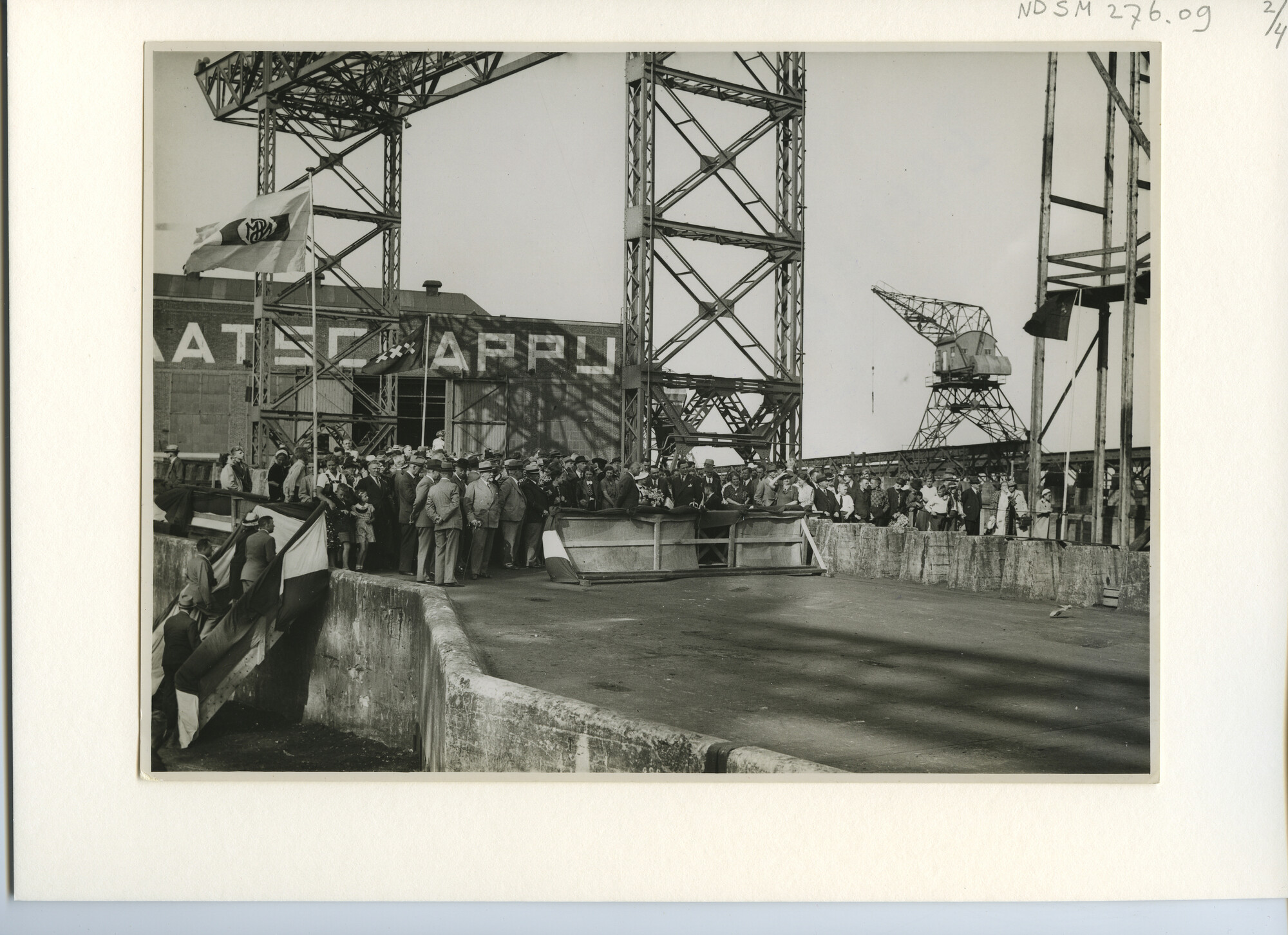S.5444(1504)2; Foto van de tewaterlating van het passagiersschip tes. Viacheslav Molotov; foto
