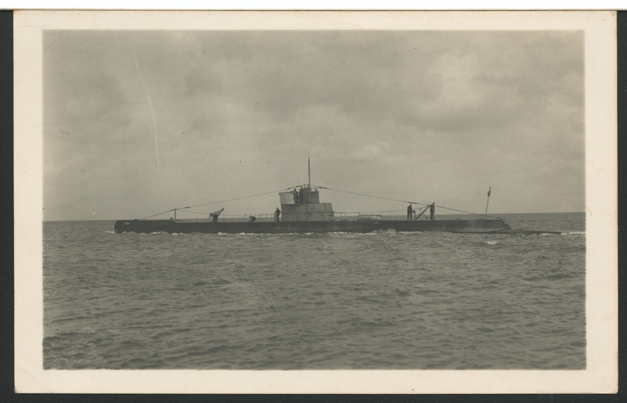 A.2867(01)019; De onderzeeboot Hr.Ms. 'K XII op zee; prentbriefkaart