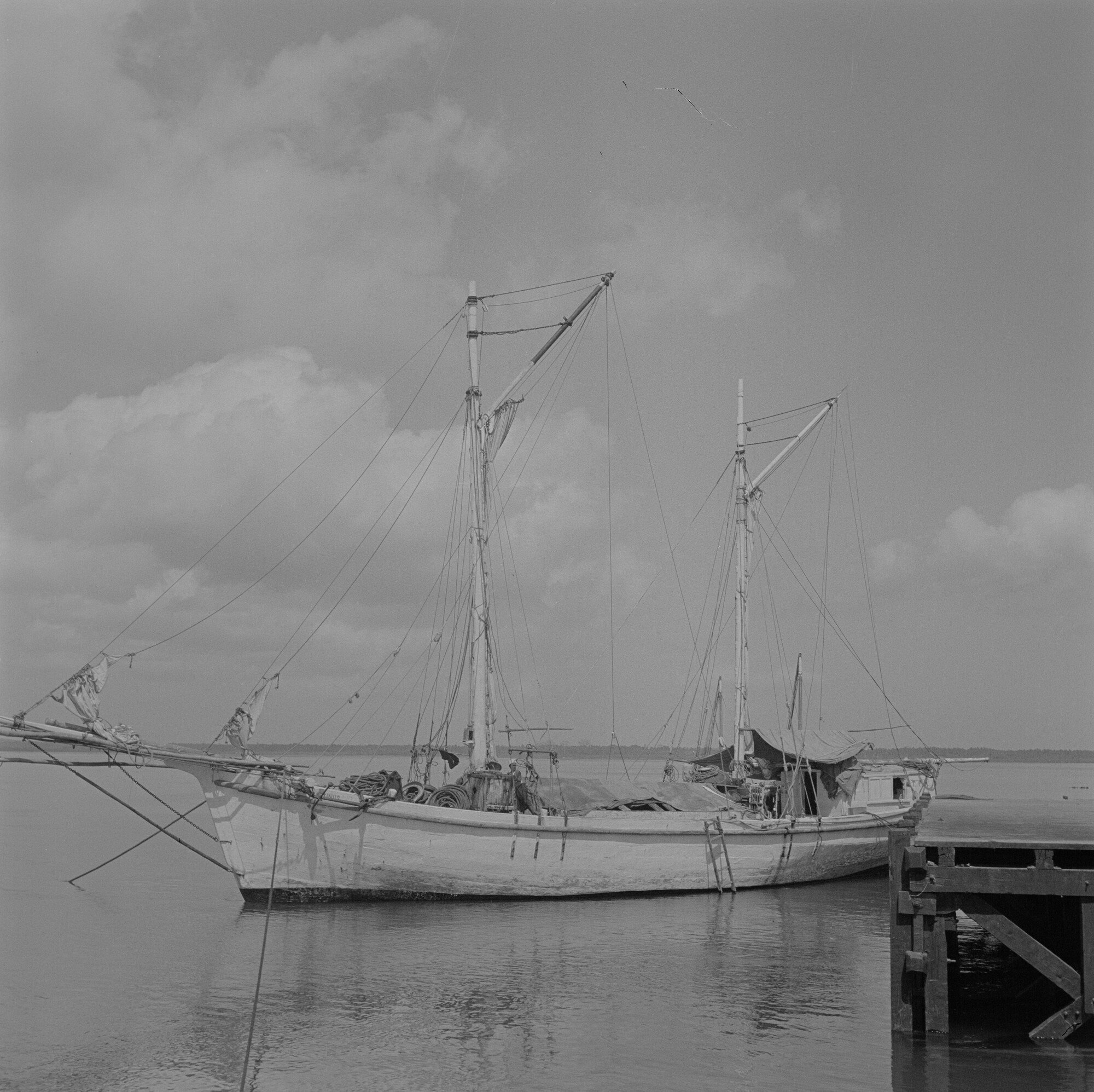 2015.3205; Negatief van een vissersboot op Bali; negatief