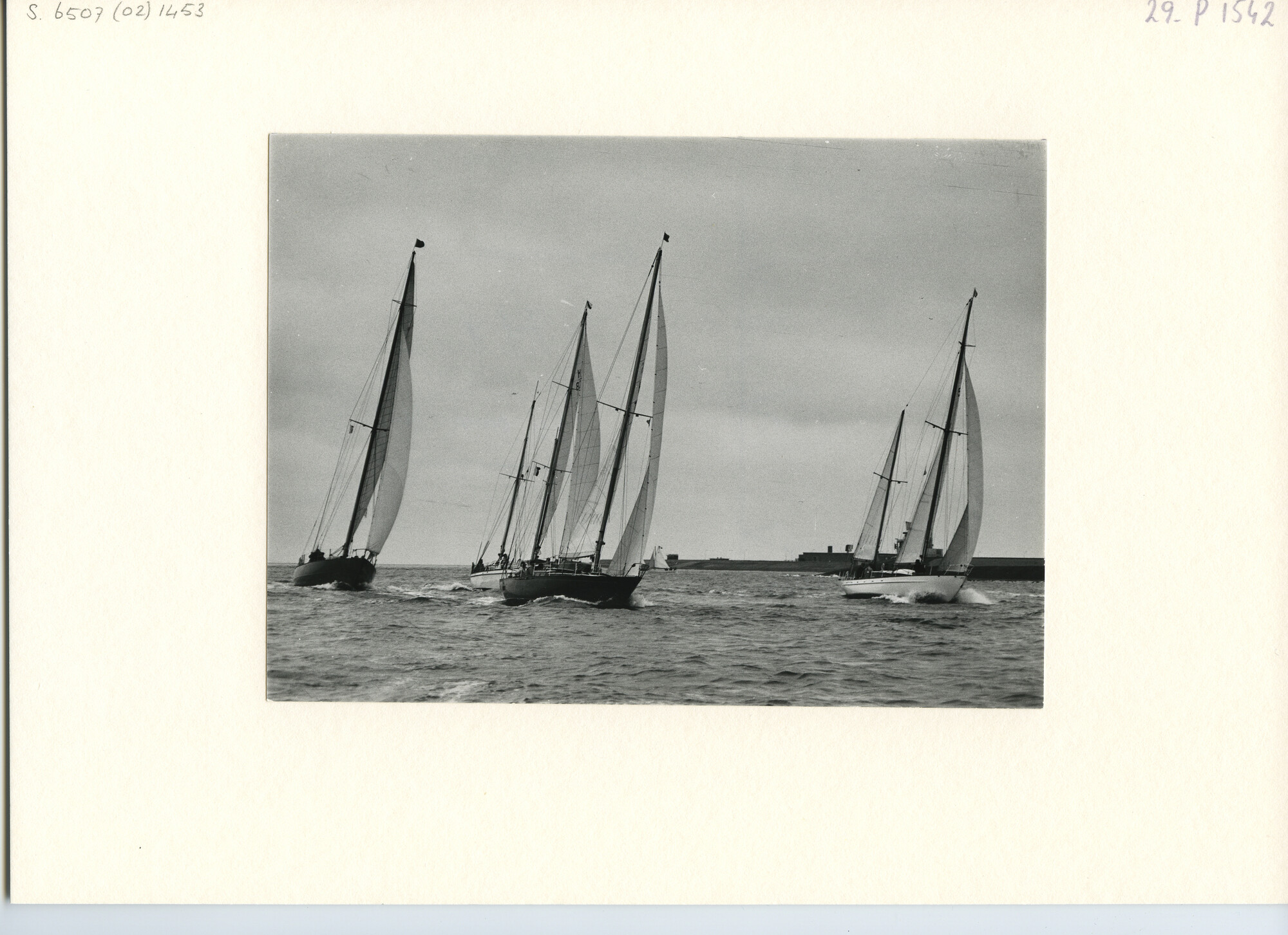 S.6507(02)1453.01; Zwart-wit foto van de start RORC-klassen I + II voor de Haaksrace; foto