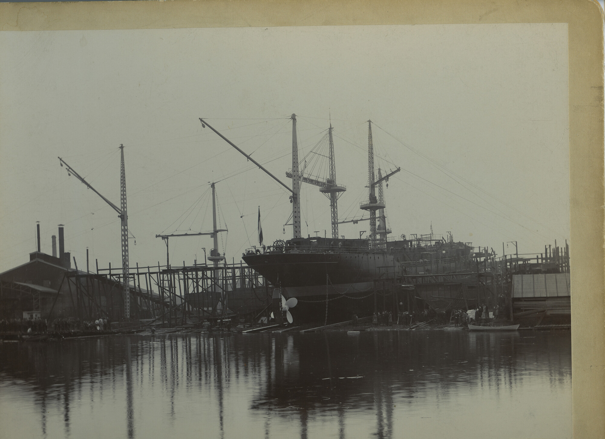 S.5444(0175)3; Foto van de tewaterlating van de tanker ss. Palembang; foto