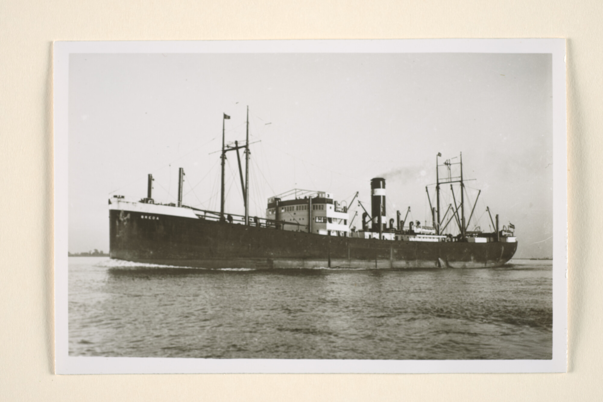 1995.6617; Het vrachtschip ss. 'Breda' van de KNSM; foto