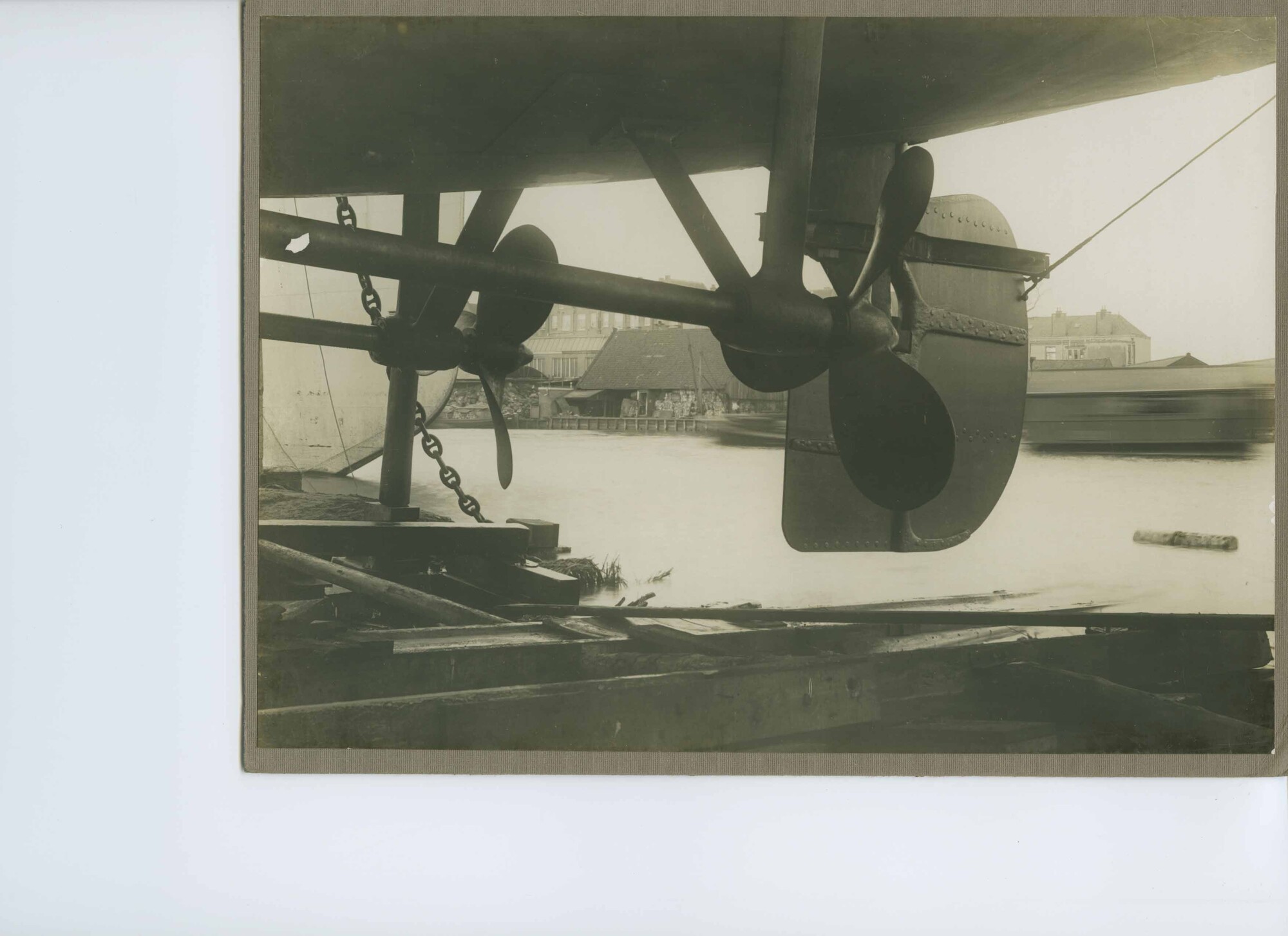 S.5444(00541)02; Foto van de tewaterlating onderzeeboot-moederschip Hr.Ms. 'Pelikaan'.; foto