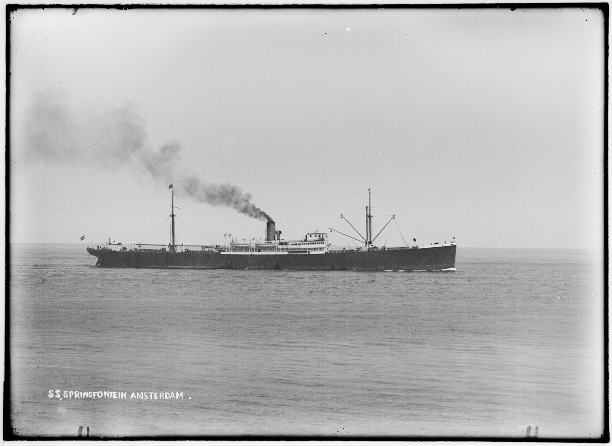 2018.1666; Glasnegatief van het vracht- en passagiergsschip Springfontein (Nederlands, 1921); glasnegatief