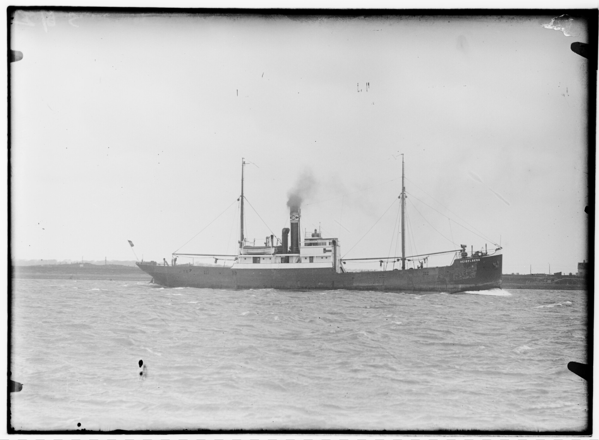 2018.1245; Glasnegatief van het vrachtschip Heidelberg (Duits, 1925); glasnegatief