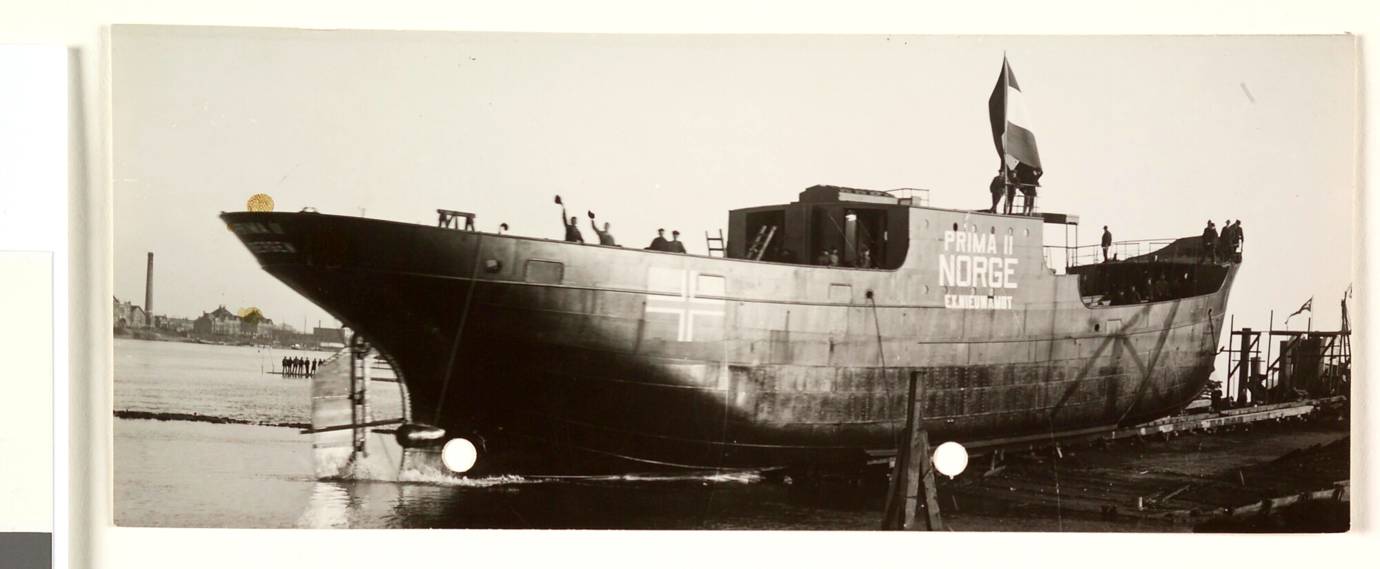 S.5219(12)0485; Foto van de tewaterlating van het vrachtschip ss. 'Prima II' van E. Rusten & Co te Bergen bij de ASM; foto
