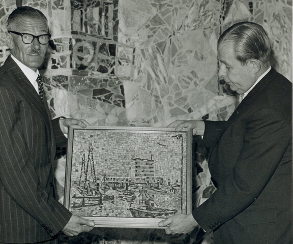 2001.1753; Foto's van de in gebruikneming van het hoofdkantoor van Reederij v/h Gebroeders Goedkoop aan de Westerdoksdijk 40 te Amsterdam in april 1962 [...]; fotoreportage