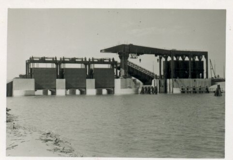 S.5219(12)0578; Foto's van de keersluis bij Kadoelen in de Noordoostpolder; fotoreportage