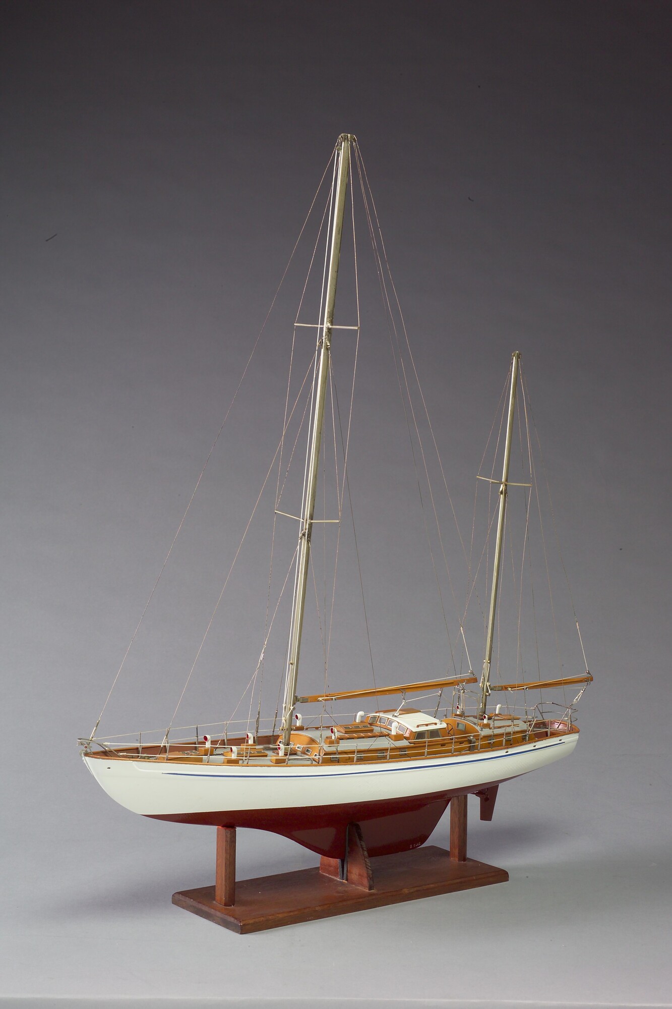 S.5655; Model van het zeezeiljacht Stormvogel; scheepsmodel