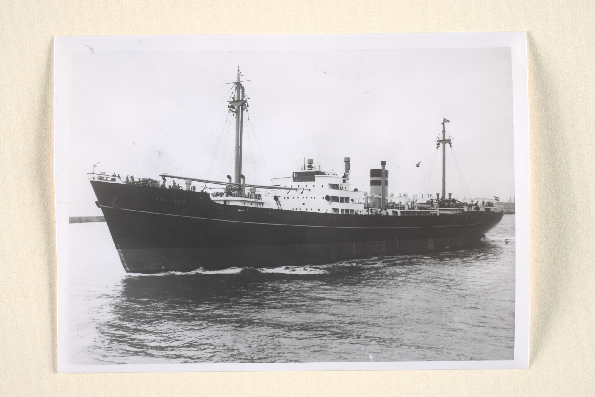 1995.6994; Het vrachtschip ms. 'Heelsum' van de NV; foto