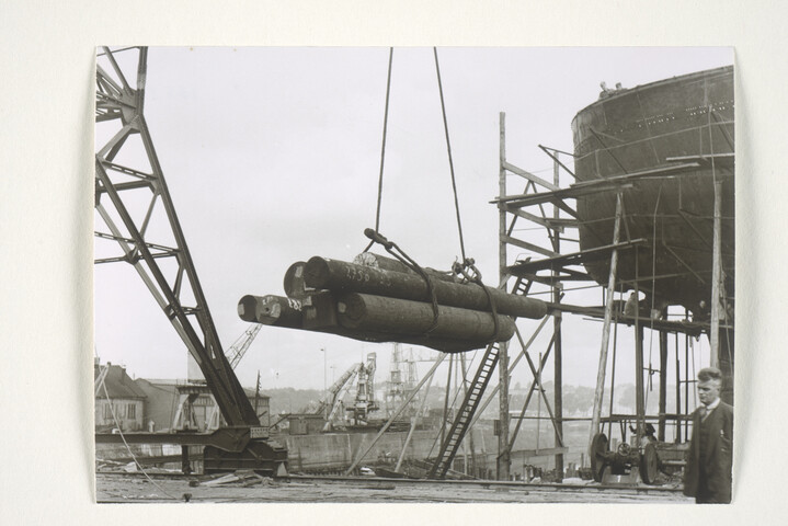 S.5219(12)0595; De coaster ms. 'Marin', gebouwd op de helling van de Arnhemsche Stoomsleephelling Maatschappij (ASM), vaart de haven van Havanna (Cuba) binnen; foto