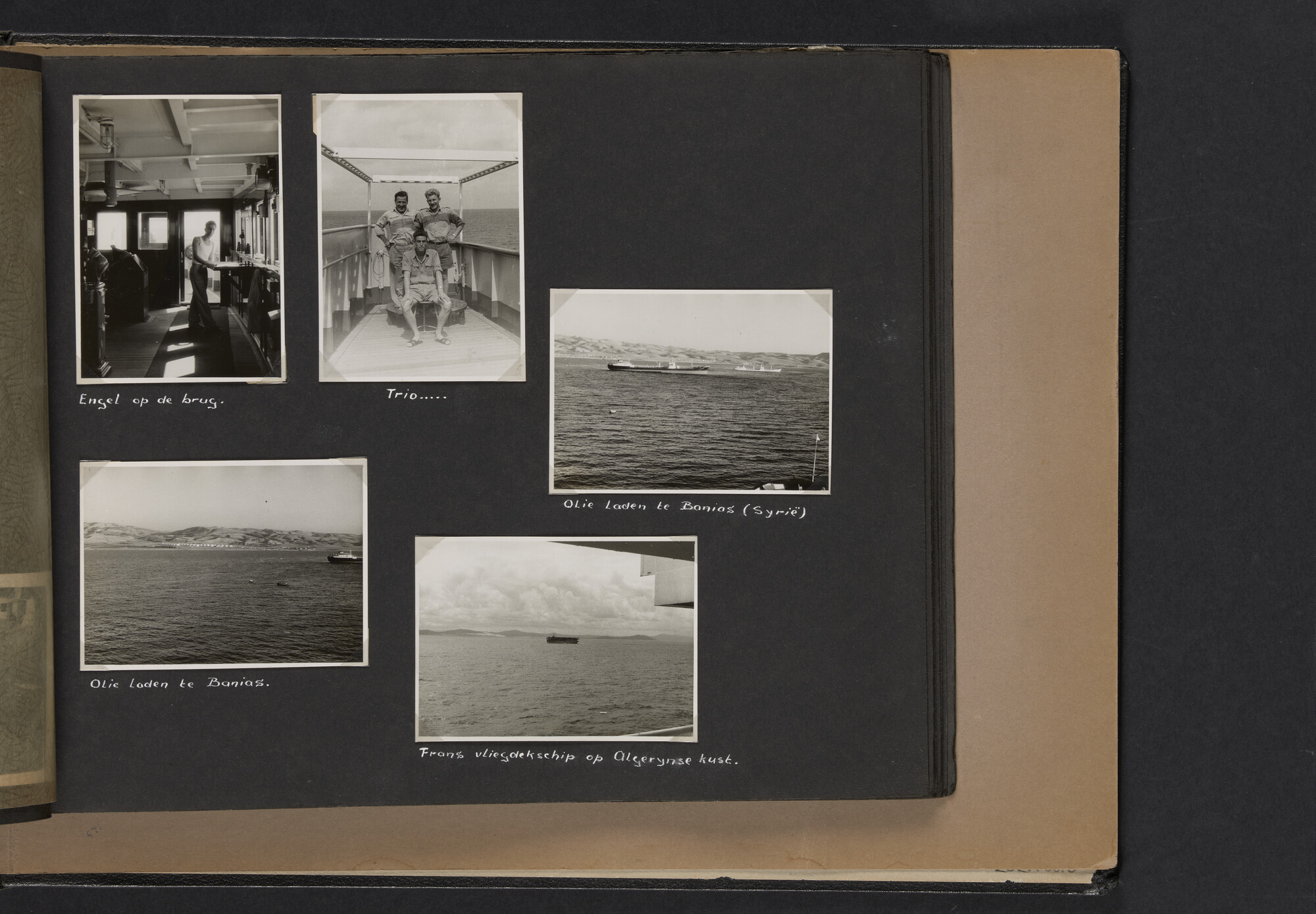 2021.0010; Fotoalbum van Joost Ossewaarde, radiotelegrafist, van reizen op diverse schepen van 1953 t/m 1958; fotoalbum