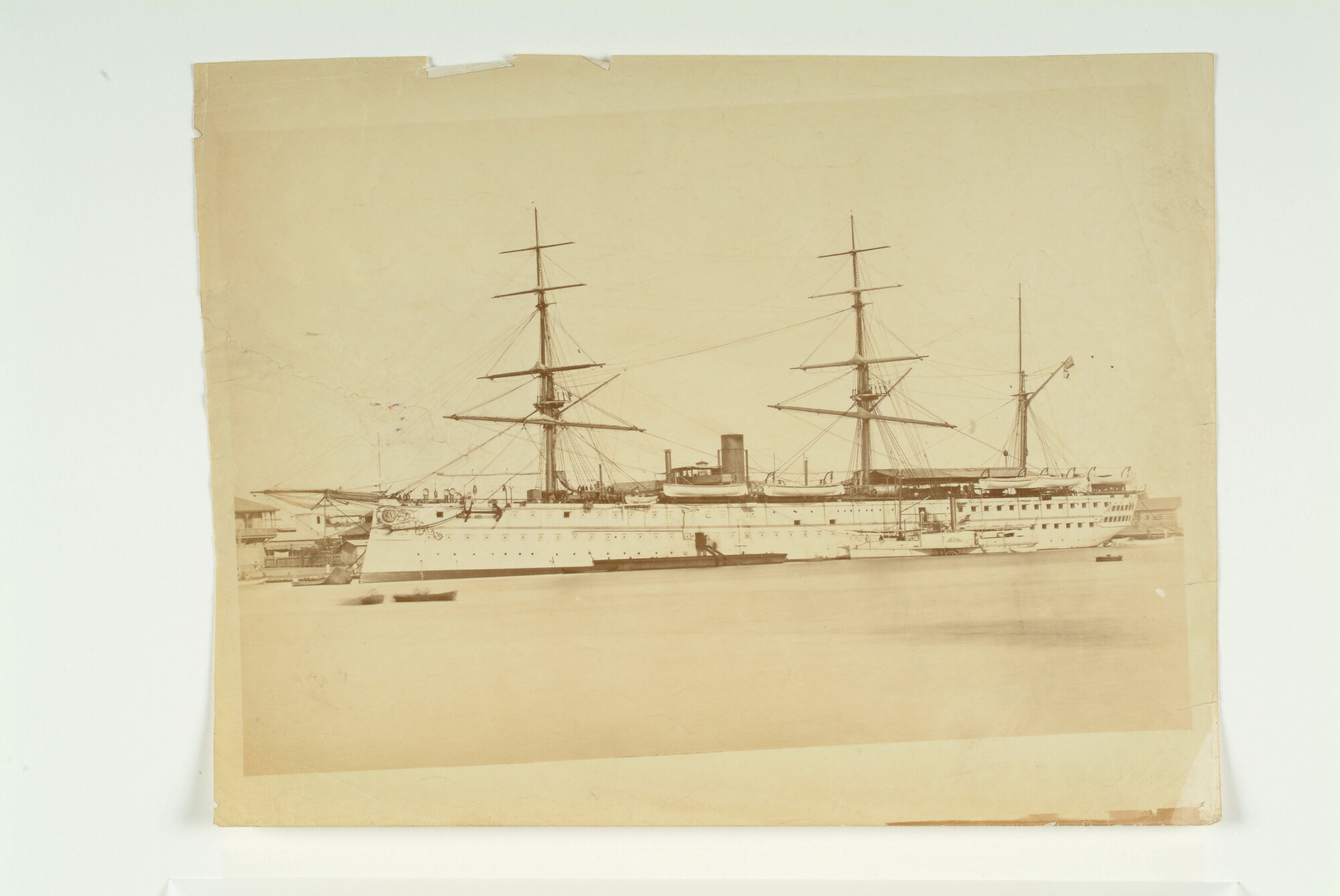 S.1416(03); De Britse paketboot 'Serapis' afgemeerd aan de kade in Port Said of Suez; foto