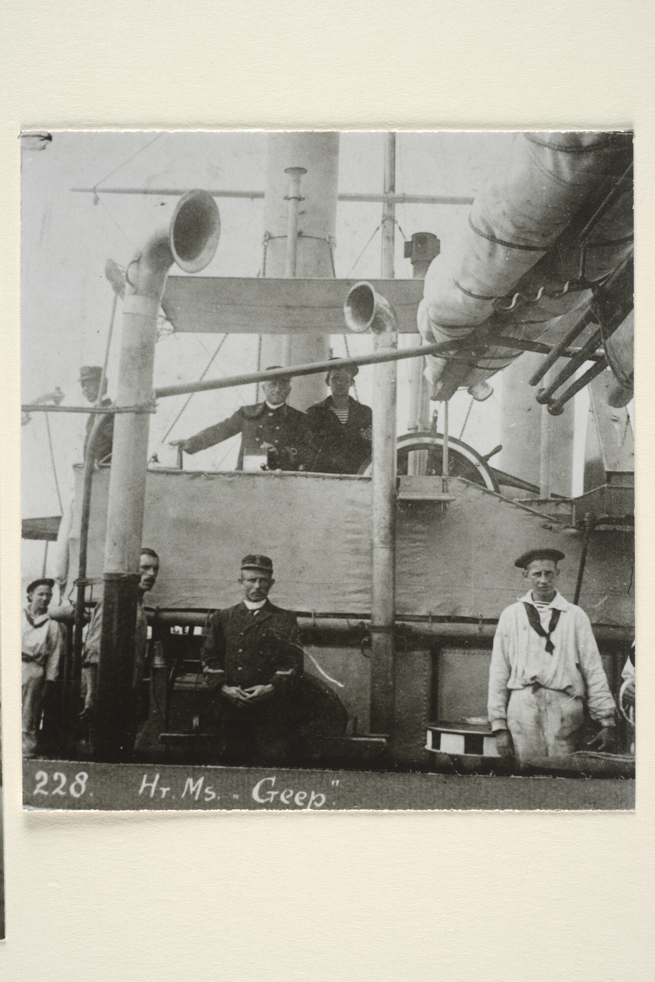 1994.7138; Reproducties van stereofoto's: de reis van de stoomkanonneerboten Hr.Ms. Geep en Tyr in Zeeland en zuidelijk Zuid-Holland; fotoreportage
