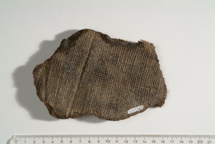 S.6911(04)2; Fragment van zeildoek; zeildoek